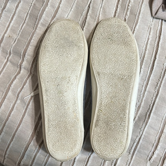 Grey soft brushed felt low top sneakers from Old Navy. Size 8. - Picture 7 of 8